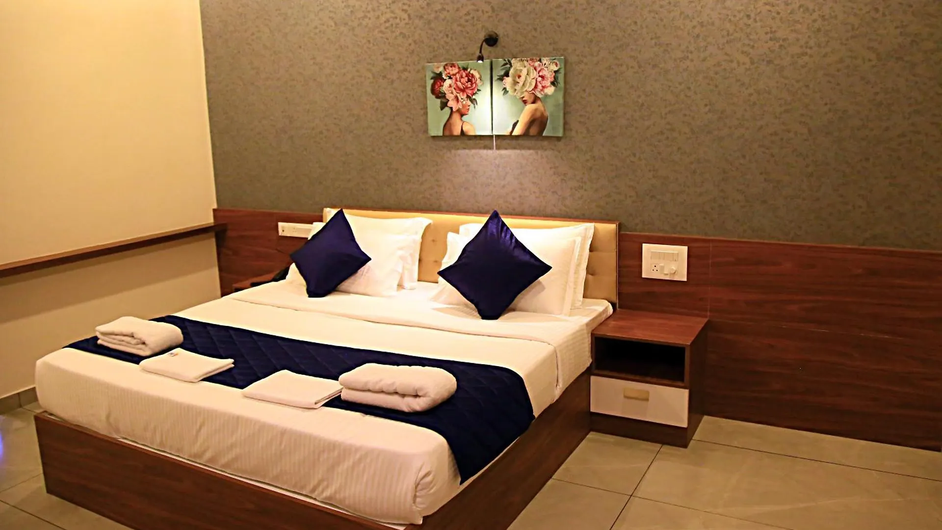 ***  Card B Nest Hotel Thekkady India