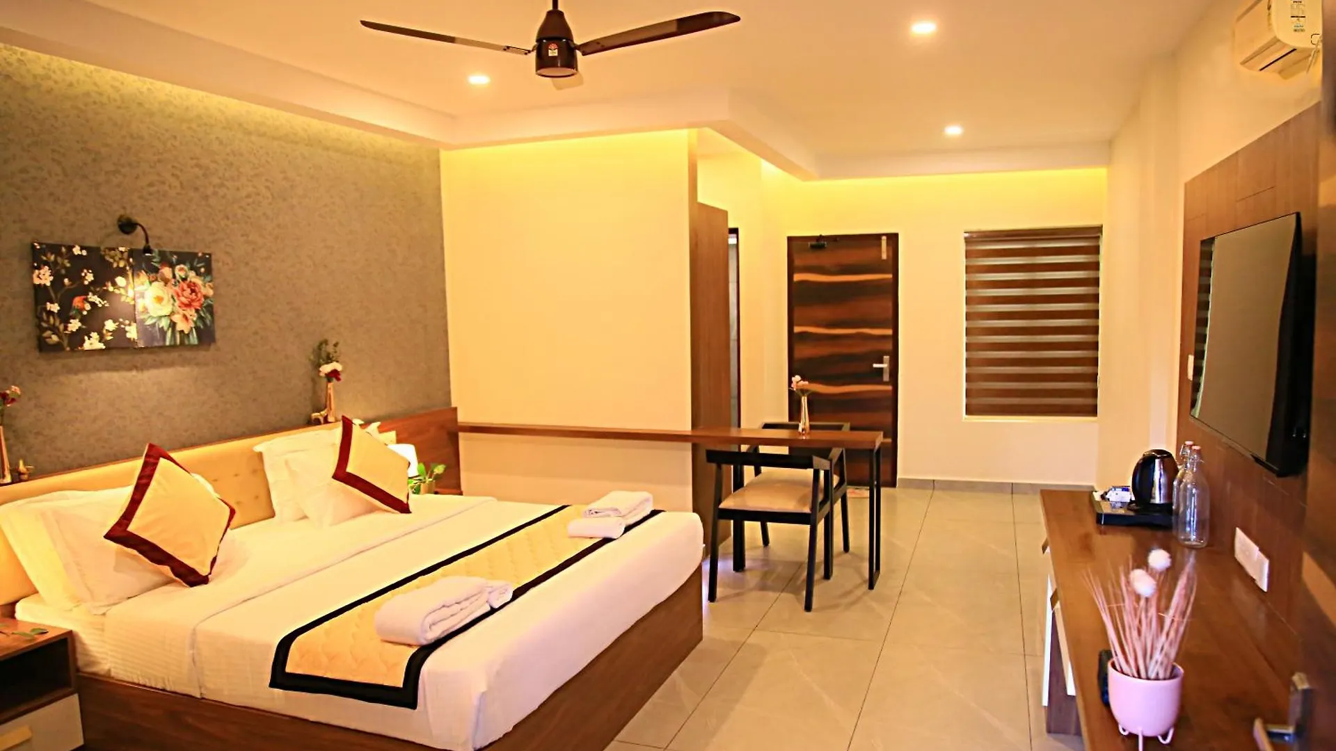Card B Nest Hotel Thekkady